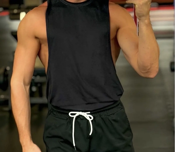 Bărbat drăguț și serios