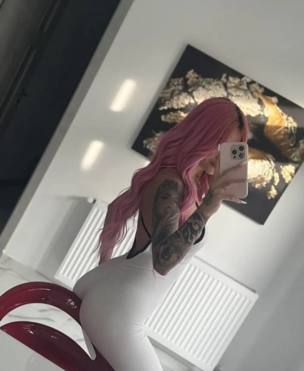 Beautiful Butterfly Unguroaica Sexi pornista si rafinată - imagine 13