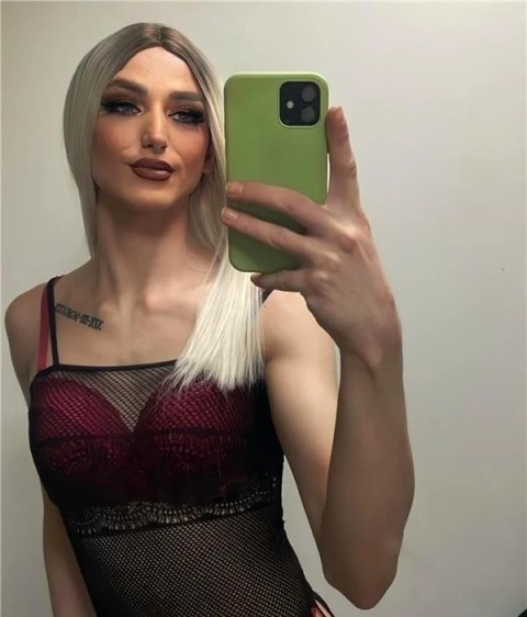 Bună, sunt Karina - Femeie singură din Pitești în căutarea dragostei