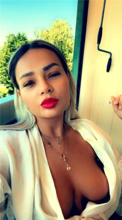 Buna,sunt Inna iar pozele sunt reale,recente si din locatie