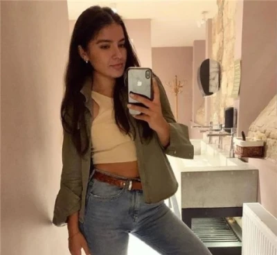 Se ofera show erotic la web. totul se face pe whatsapp