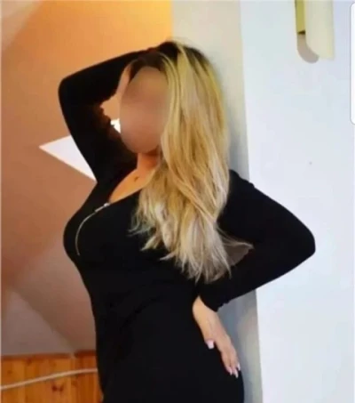 Noua. transexuala blonda reala