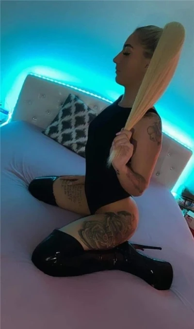 Blondă V.I.P nouă în oraș, deplasări doar la Hotel!