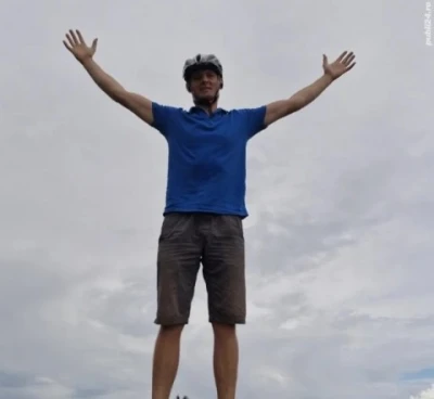 Caut o fata pentru o relație.