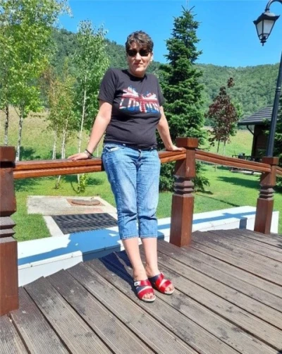 Doamna matura calmă și răbdătoare.