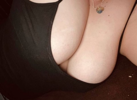 Bruneta grasuta si tanara - imagine 47929