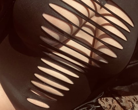 Bruneta grasuta si tanara - imagine 47930