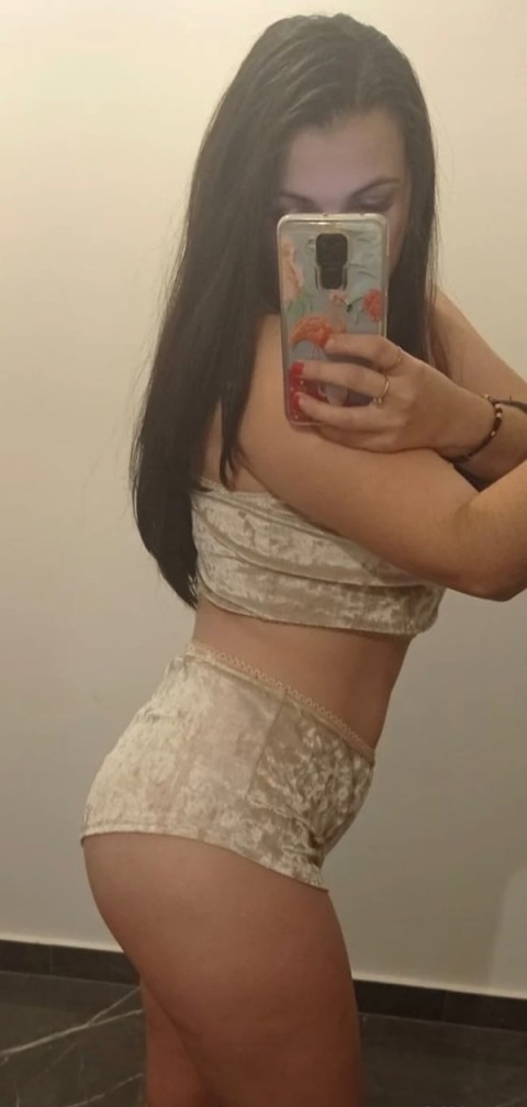 Iulia, Escortă Nouă și Excitantă la 19 Ani în Oradea - imagine 49387