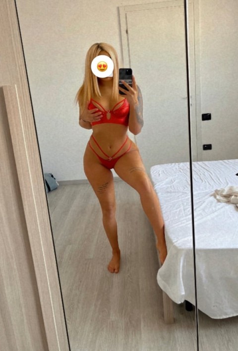 Escorta blonda slim in Sector 1 te asteapta