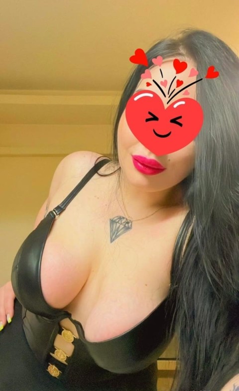 Escorta bruneta cu forme voluptoase in Constanta