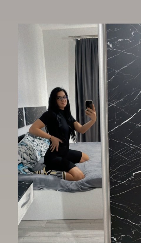 Izabella - Femeie Singura in I...