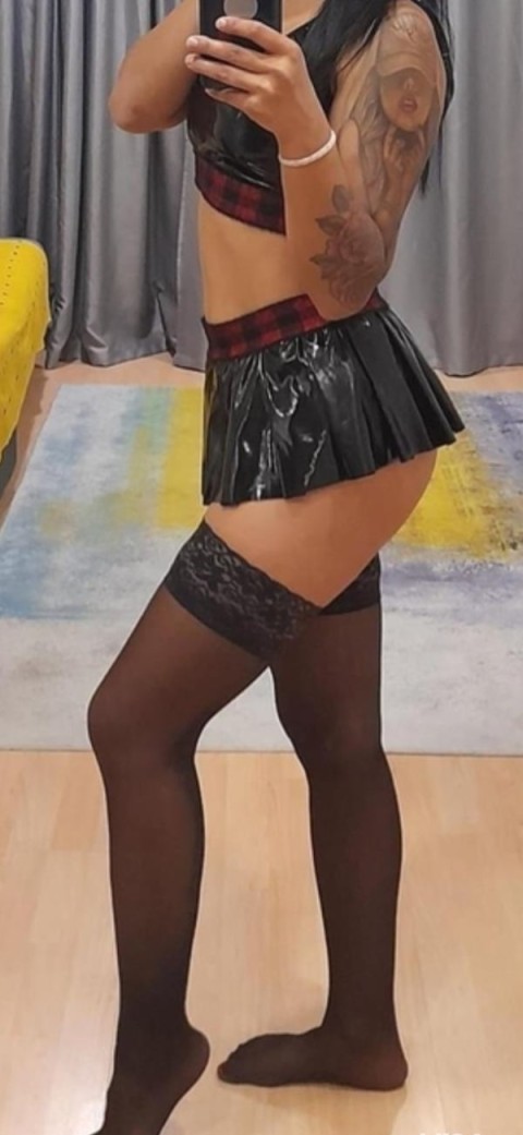 Nikolle si Jesika (party girls...