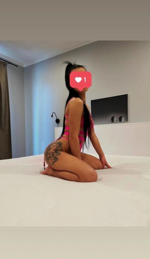 Erika: Escortă Atractivă Disponibilă în Sector 6