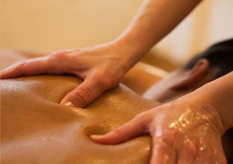 buna la tine sau la hotel