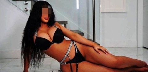 Andreea, bruneta total diferit...