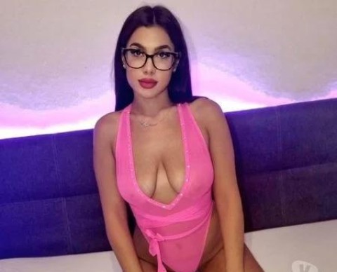 Maya, Bruneta Fierbinte din Constanta