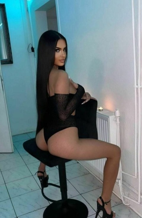 Bruneta senzuala !!! - imagine 110124