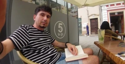 Tânăr, 41 ani, scriitor, programator ofer pe gratis doamnelor trecute de 45 ani momente de vis nemai