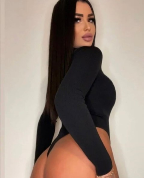 Blonda si bruneta - imagine 112783