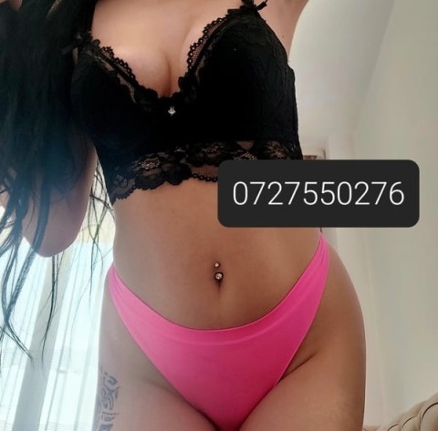 Bruneta pasionala pentru intalniri fierbinti