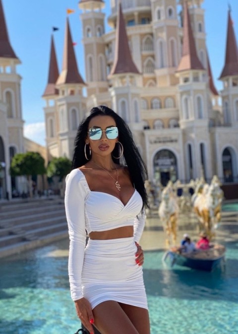 Lux Escort Mamaia - Eleganta si 100% Siliconata