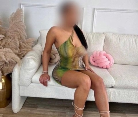 Petrecere cu Alina bruneta esc...