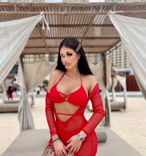 Minnie, bruneta seducatoare in Mamaia