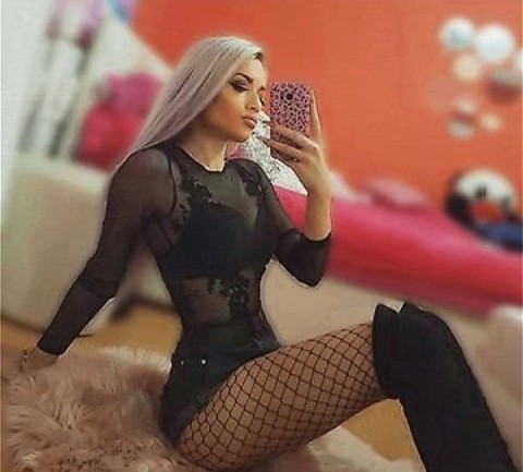 buna sunt Selena - imagine 117578