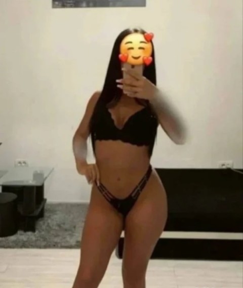 Buna ma numesc Alexandra sunt ...