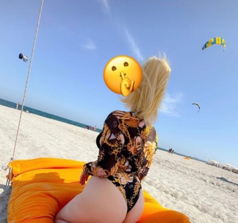 blonda cu chef de viata