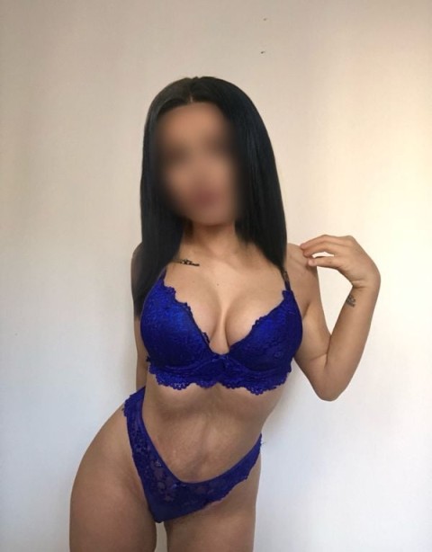 Ella, Locatie ?i Deplas?ri