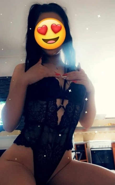 Bruneta noua in oras,suna-ma baby - imagine 120695