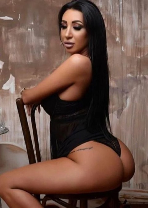 Alexandra bruneta sexy fac dep...
