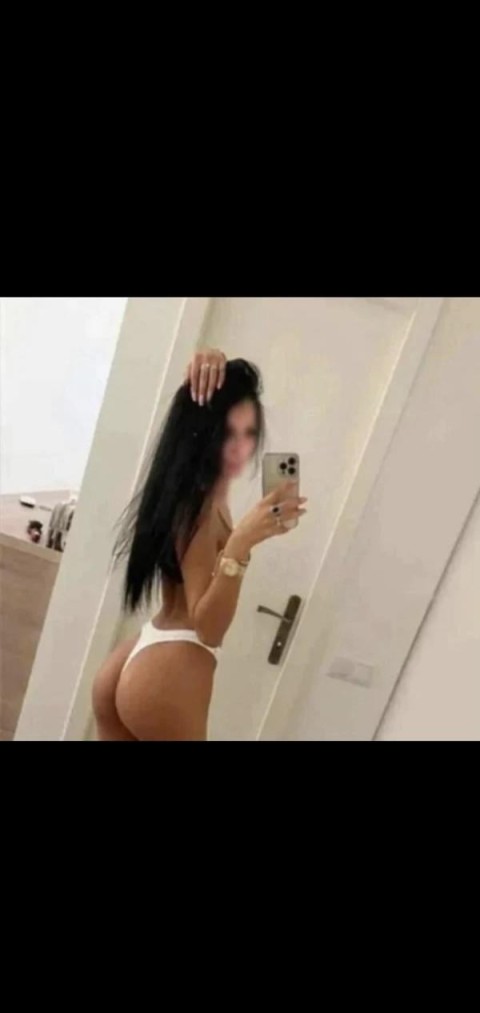 Escorta noua in Brasov, bruneta sexy