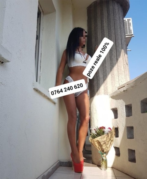 Bruneta slim siliconata in Mamaia - imagine 124025