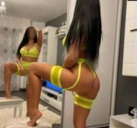 Bruneta senzuala, poze reale, Constanta