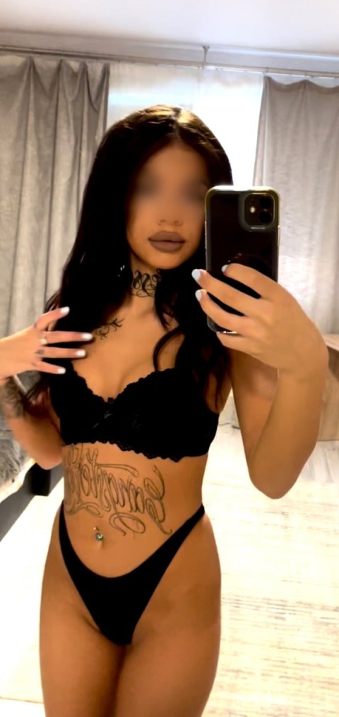 Escorta Selena disponibila in Constanta langa satul de vacanta