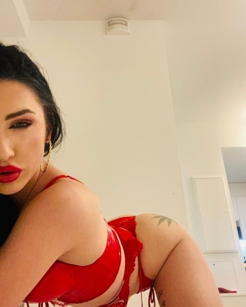 Sexy Brunette Escort in Mamaia - Real Pictures &amp; Video Confirmation - imagine 130798