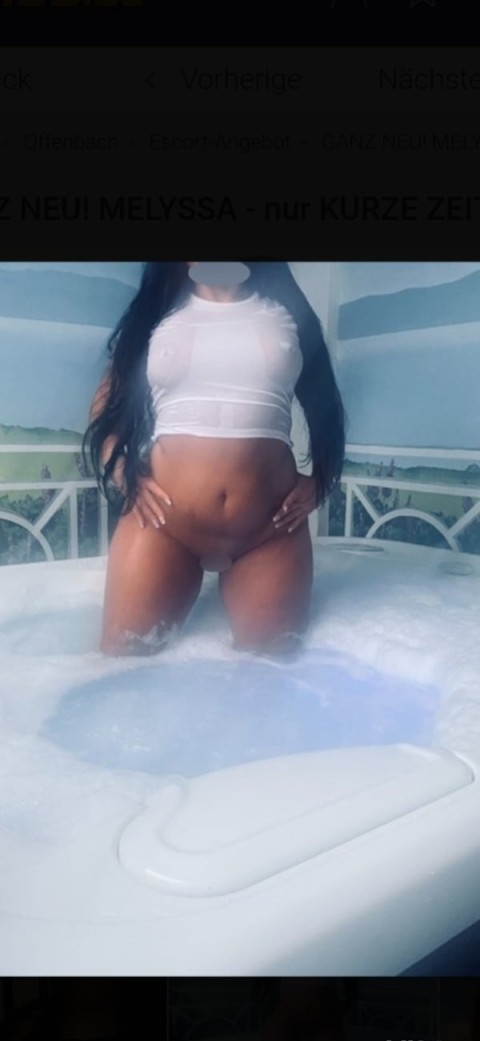 Karina bruneta cu forme noua f...