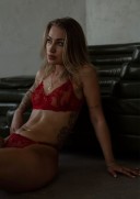 Bună sunt o Blondă sexy finuță și elegantă sunt nerăbdătoare să te cunosc - imagine 2