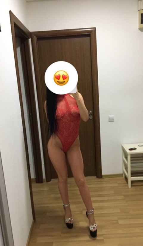 Roxana: Bruneta Miniona Disponibila in Pitesti