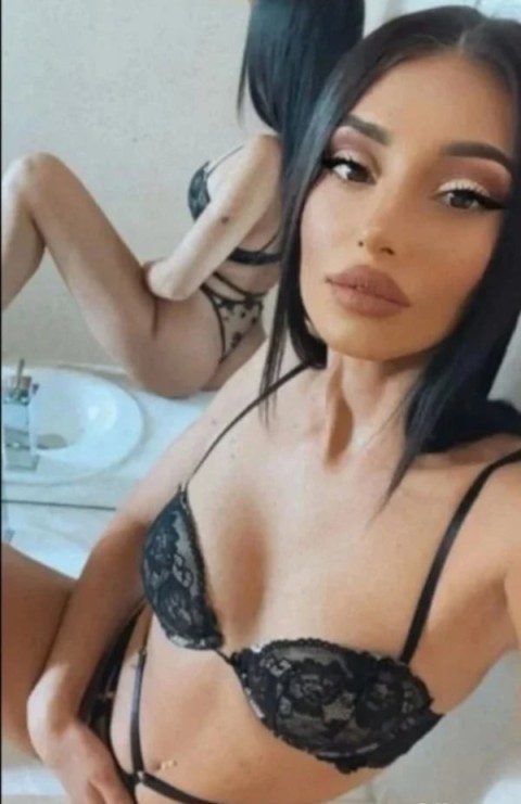Denisa, Escortă Unguroaică de 22 de Ani