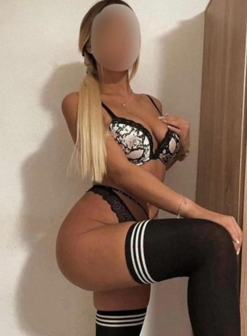 Insotitoare Realista si Seduca...