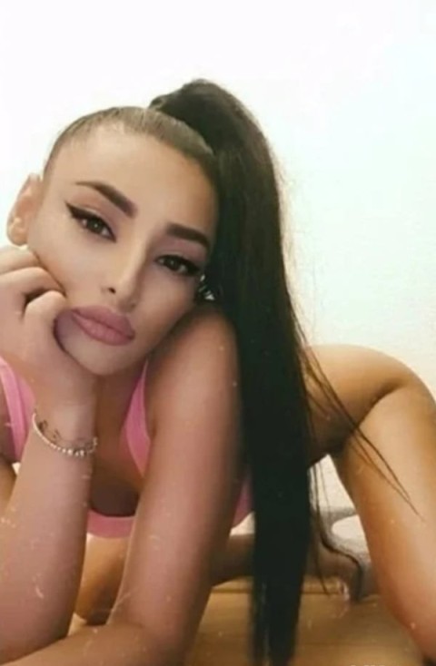 Denisa, Escortă Unguroaică de 22 de Ani