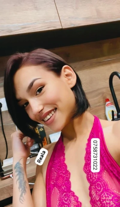 bruneta pasionala gata de aventuri