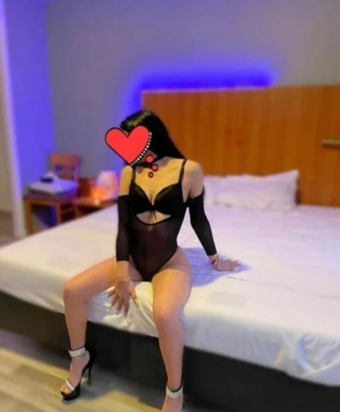 Bruneta Slim Realizeaza Fantezii - imagine 141798