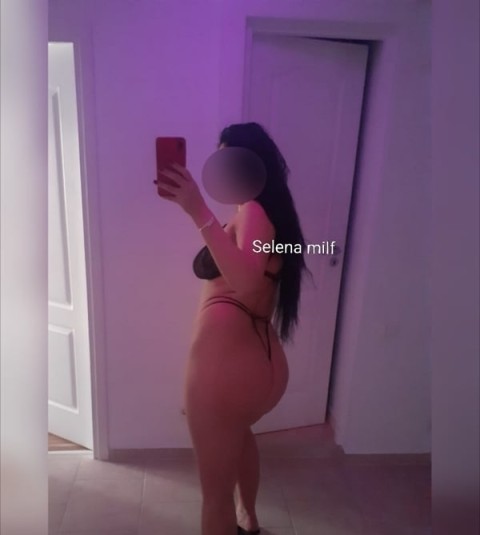 Selena - bruneta cu forme - zona mall Coresi - imagine 141813