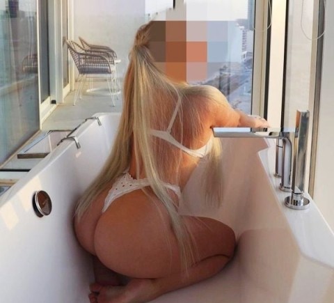 Blonda sexy noua in Cluj-Napoca aproape de Iulius Mall