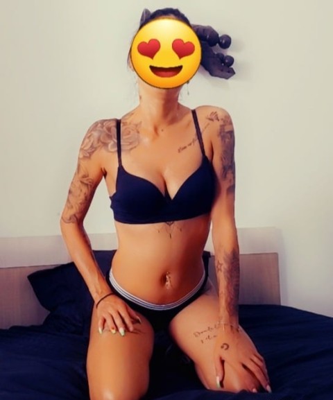 Bruneta slim cu piercing intim si senzualitate fierbinte - imagine 142804