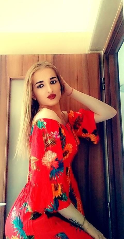 100% Real? ....Blonda Top